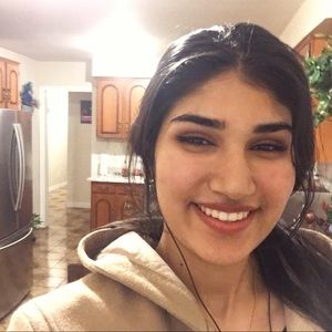 Meet your Posher, Malaika